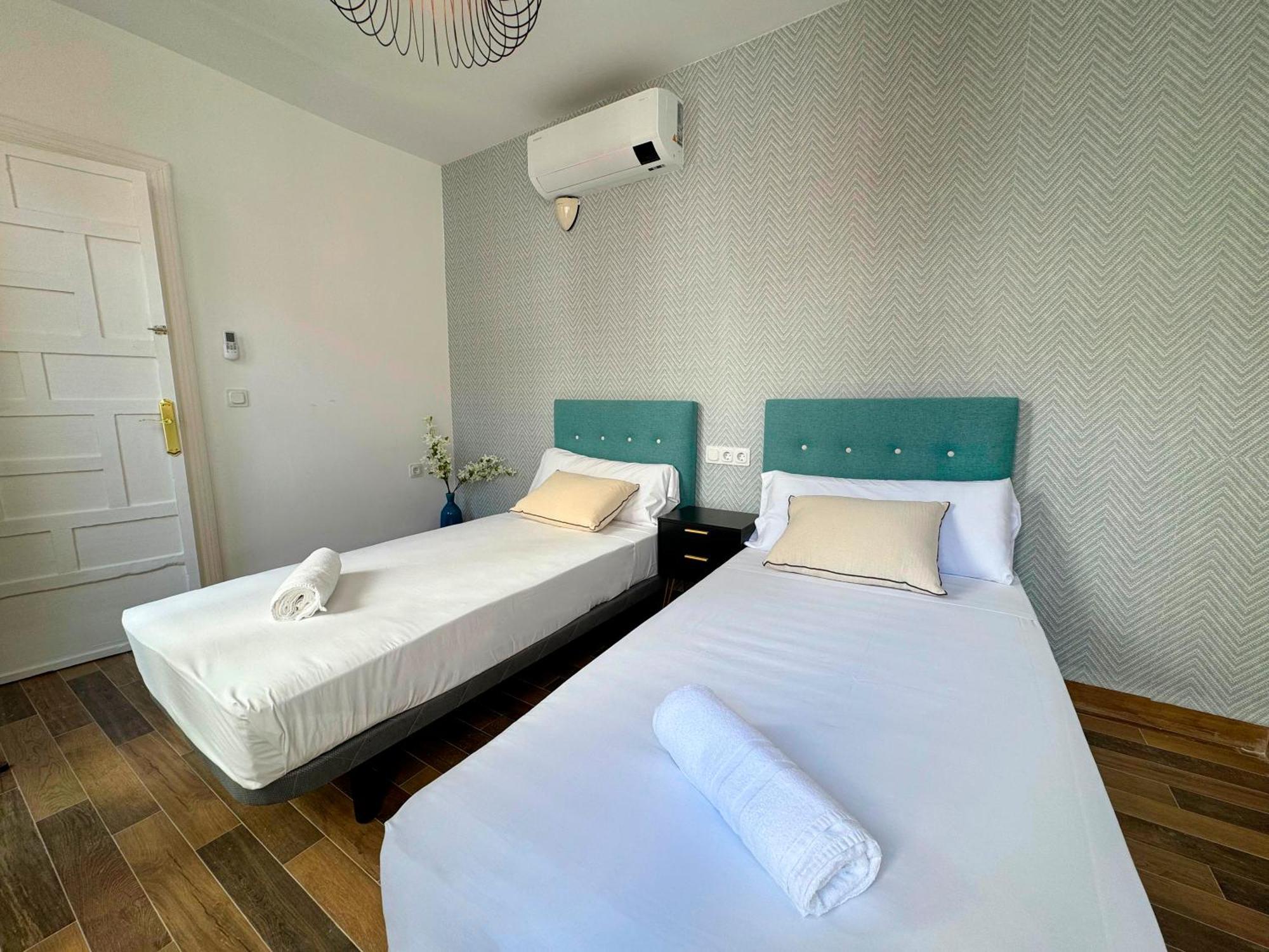 Apartamentos Plaza San Agustin 3000 Гранада Экстерьер фото
